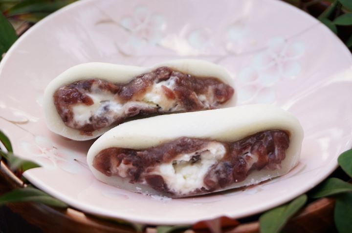 Cream and red bean rice cake 伯方の塩クリーム（純生入り）大福 Daifuku