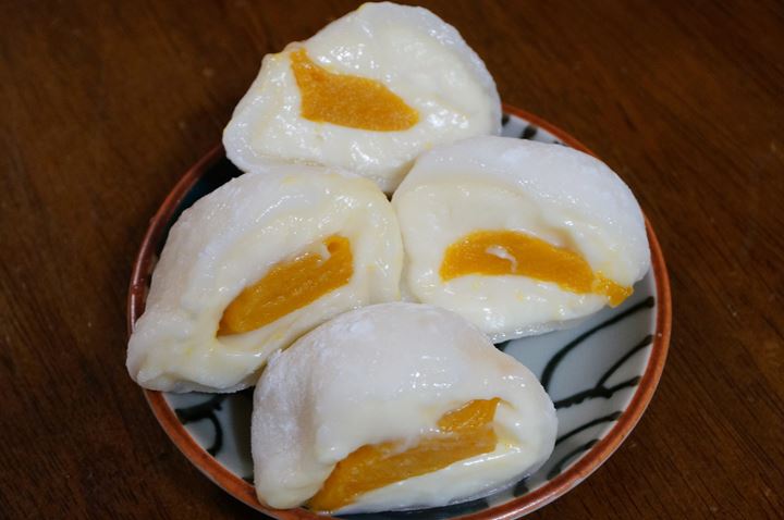 Mango and red bean rice cake マンゴー大福 安田の白い夢 Daifuku