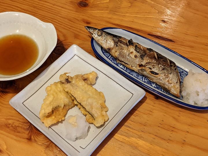 Grilled Pacific Saury and Tempura さんま塩焼と天ぷら - Standing Bar KAMIYA 立ち呑み かみや