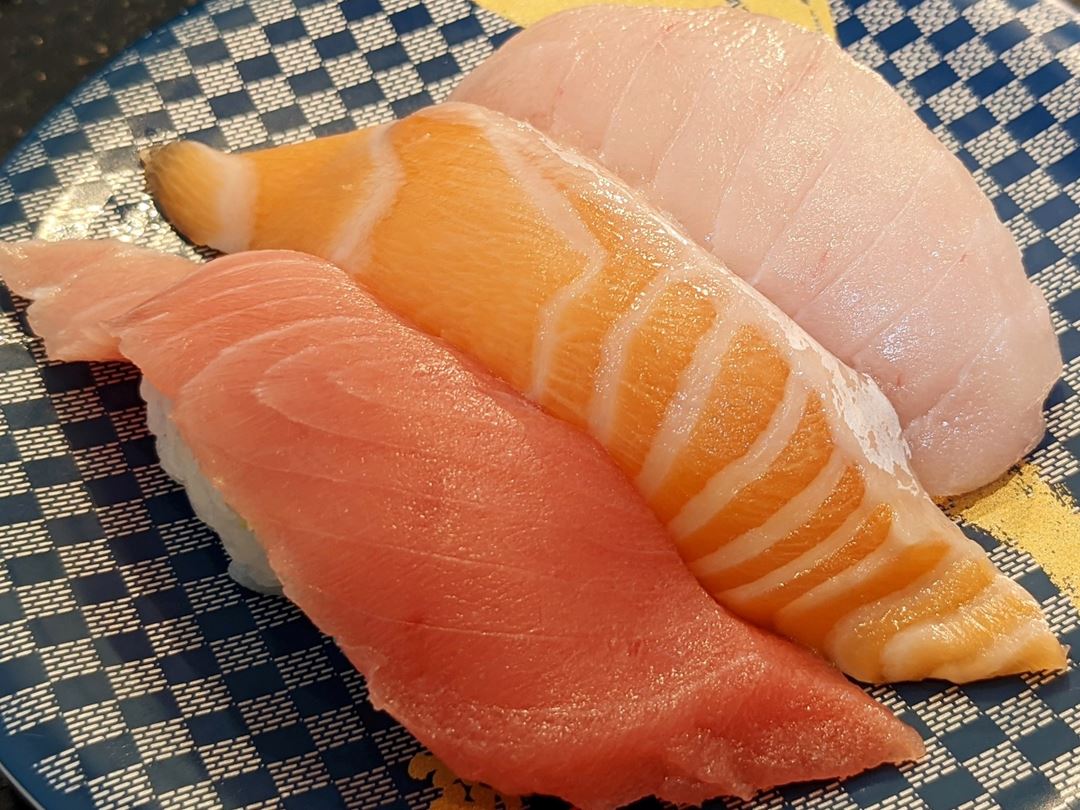 Fatty Fish 3-Piece Set とろ3カン 本まぐろ中とろ とろびんちょう とろサーモン Sushi CHOUSHIMARU すし 銚子丸 - 回転寿司 鮨
