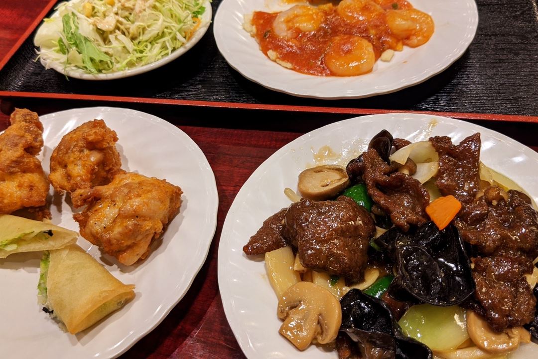 Lunch Menu at YOSHIKI 良記（よしき）餃子酒場 竹ノ塚本店 ランチメニュー 満腹定食 牛肉のオイスターソース炒め エビチリソース