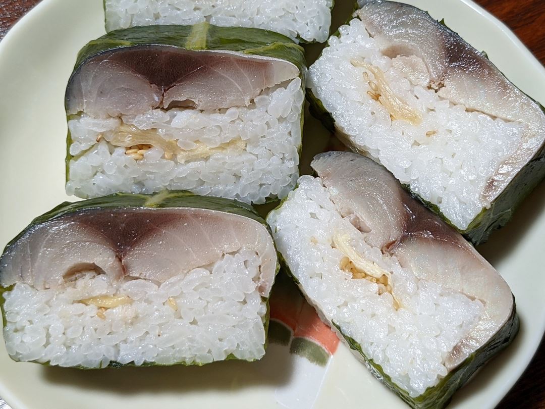 SUSHIRO スシロー さば Fatty Mackerel Pressed Sushi とろ鯖押し寿司