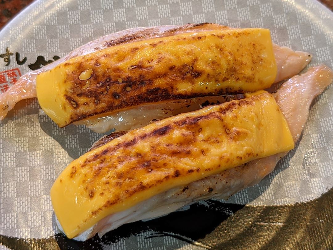 とろサーモンチーズ炙り Seared Fatty Salmon with Cheese - Sushi CHOUSHIMARU すし 銚子丸 - 回転寿司 鮨