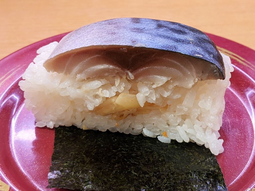 SUSHIRO スシロー Thickly Sliced Fatty Mackerel 超肉厚とろ〆さば棒寿司1貫