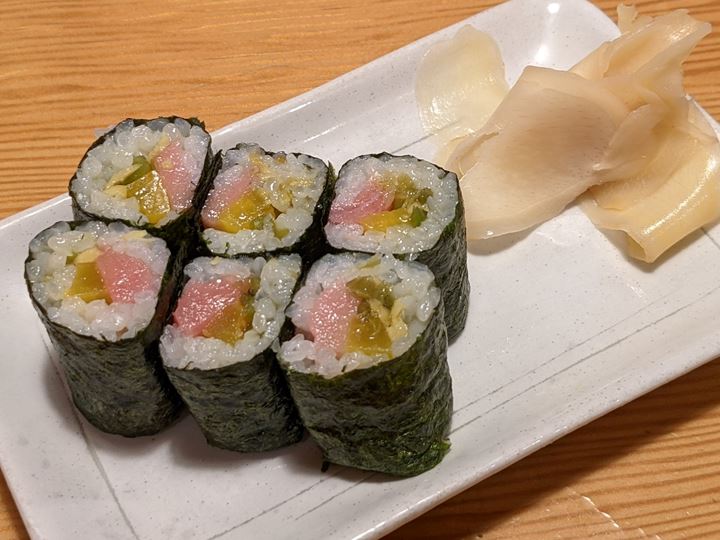 や台ずし とろたく涙細巻 Yataizushi Wasabi Pickles with Fatty Tuna Roll