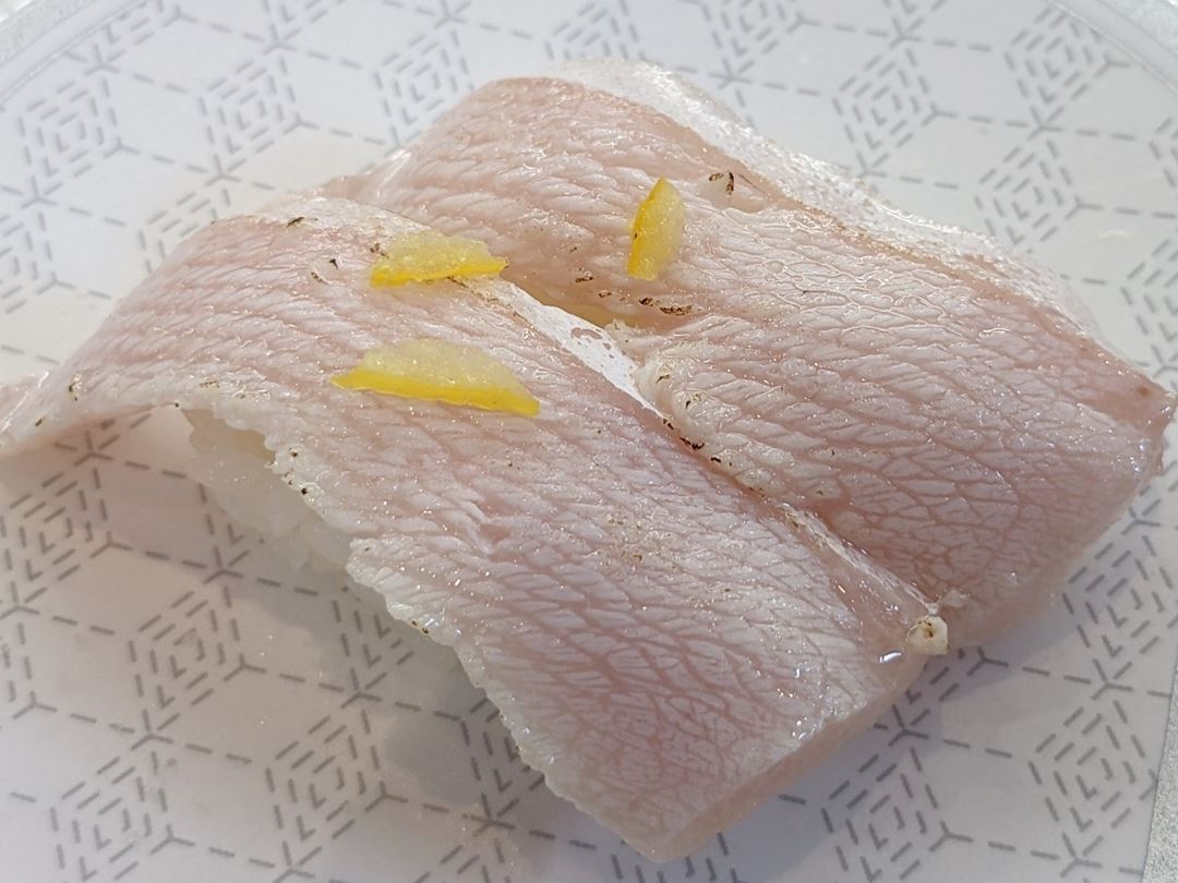 ゆず塩炙り黒瀬ぶりとろ はま寿司 Flamed Fatty Yellowtail with Salty Citrus HAMASUSHI