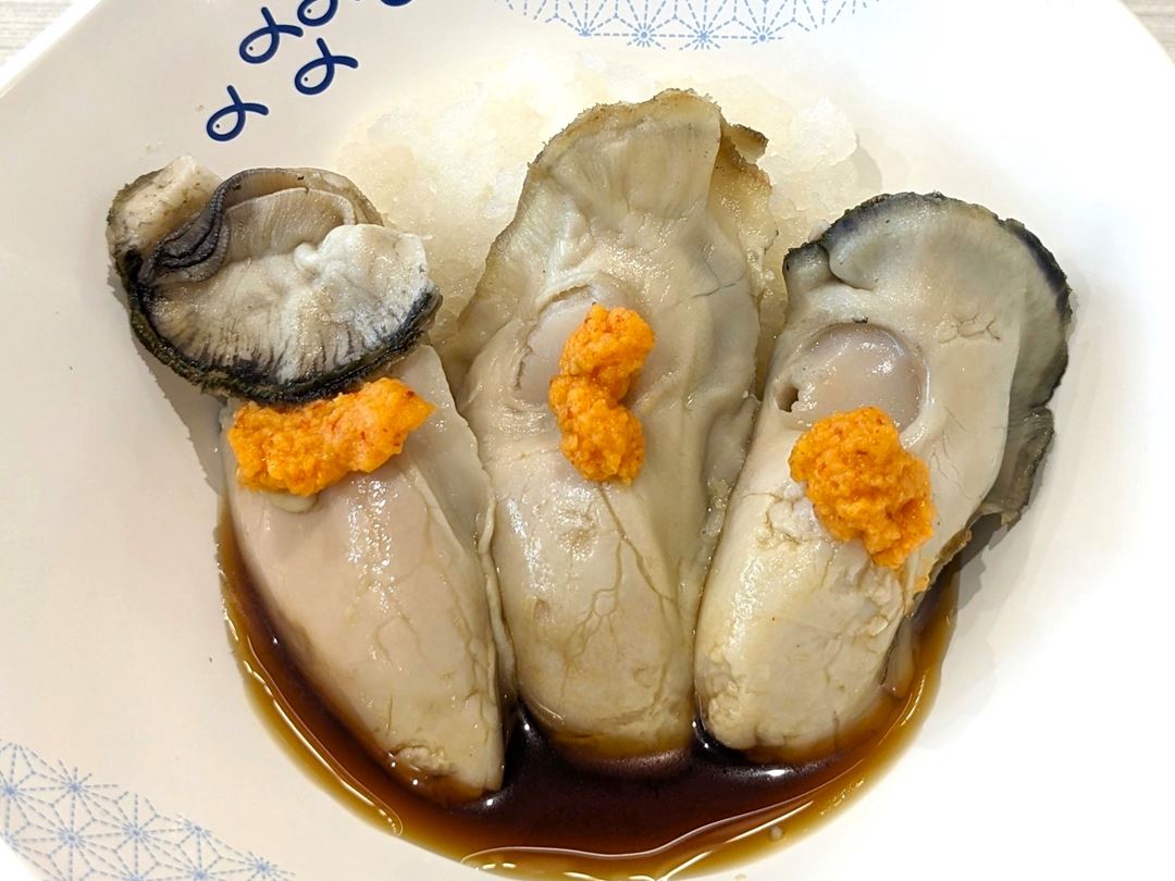 広島県産牡蠣握り（もみじおろしのせ）かき酢 はま寿司 Boiled Oyster HAMASUSHI