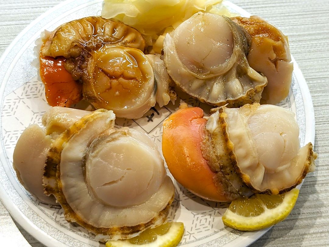 炙り北海道噴火湾産ほたて焦がし醤油 はま寿司 Hokkaido Scallop with Scorched Soy Sauce HAMASUSHI