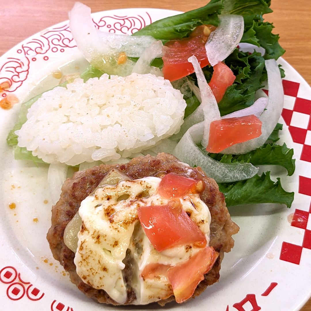 スシロー 炙りハンバーグチーズのサラダ寿司 Salad and Cheese Hamburg Steak SUSHIRO