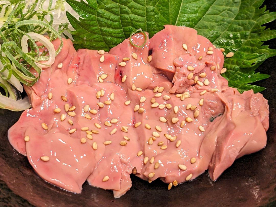 鶏のレバ刺し 居酒屋 八剣伝 炭火焼 やきとり 焼鳥 Hakkenden