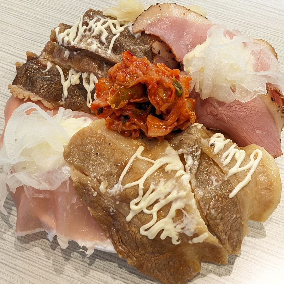 キムチ・ミックス肉握り はま寿司 HAMASUSHI