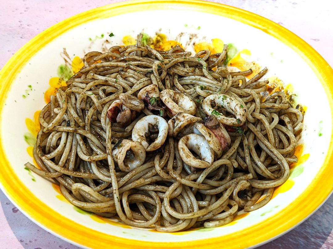 イカの墨入りセピアソース Spaghetti al Nero di Seppia パスタ スパゲッティ Saizeriya サイゼリヤ