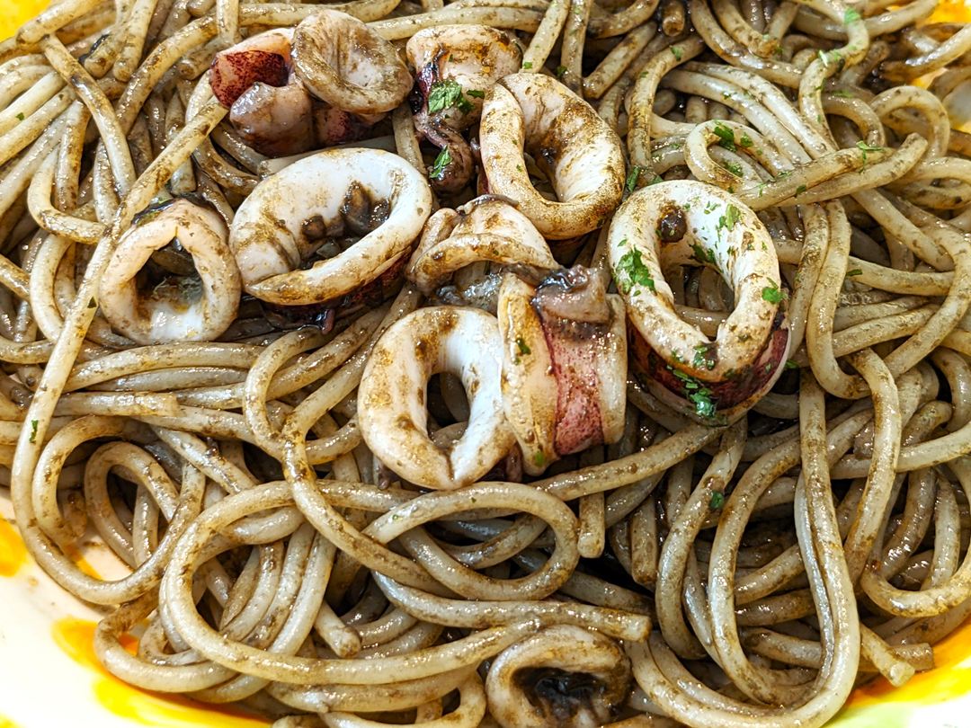 イカの墨入りセピアソース Spaghetti al Nero di Seppia パスタ スパゲッティ Saizeriya サイゼリヤ