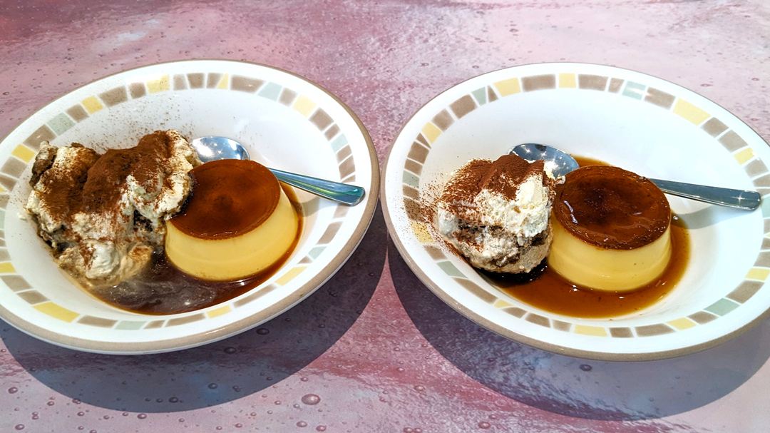 プリンとティラミス クラシコの盛り合わせ Tiramisu and Italian Custard Pudding Saizeriya サイゼリヤ