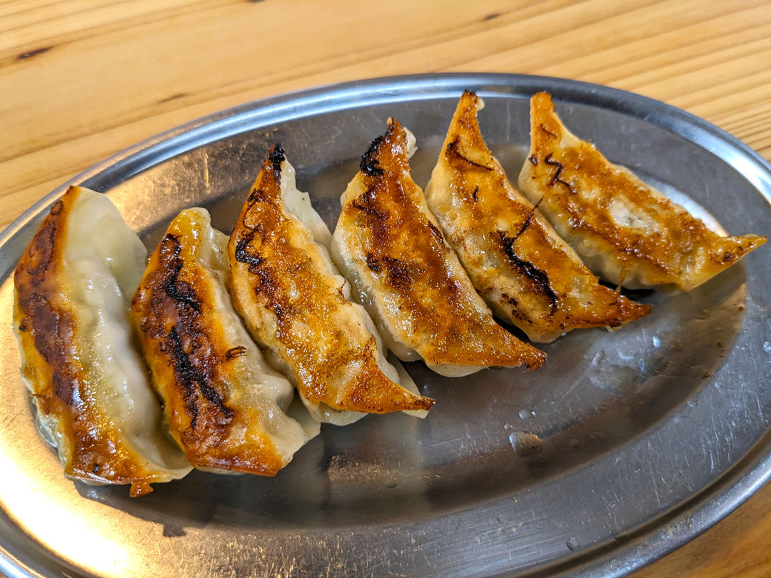 ひとくち餃子の頂 高知 にんにくギョーザ 居酒屋