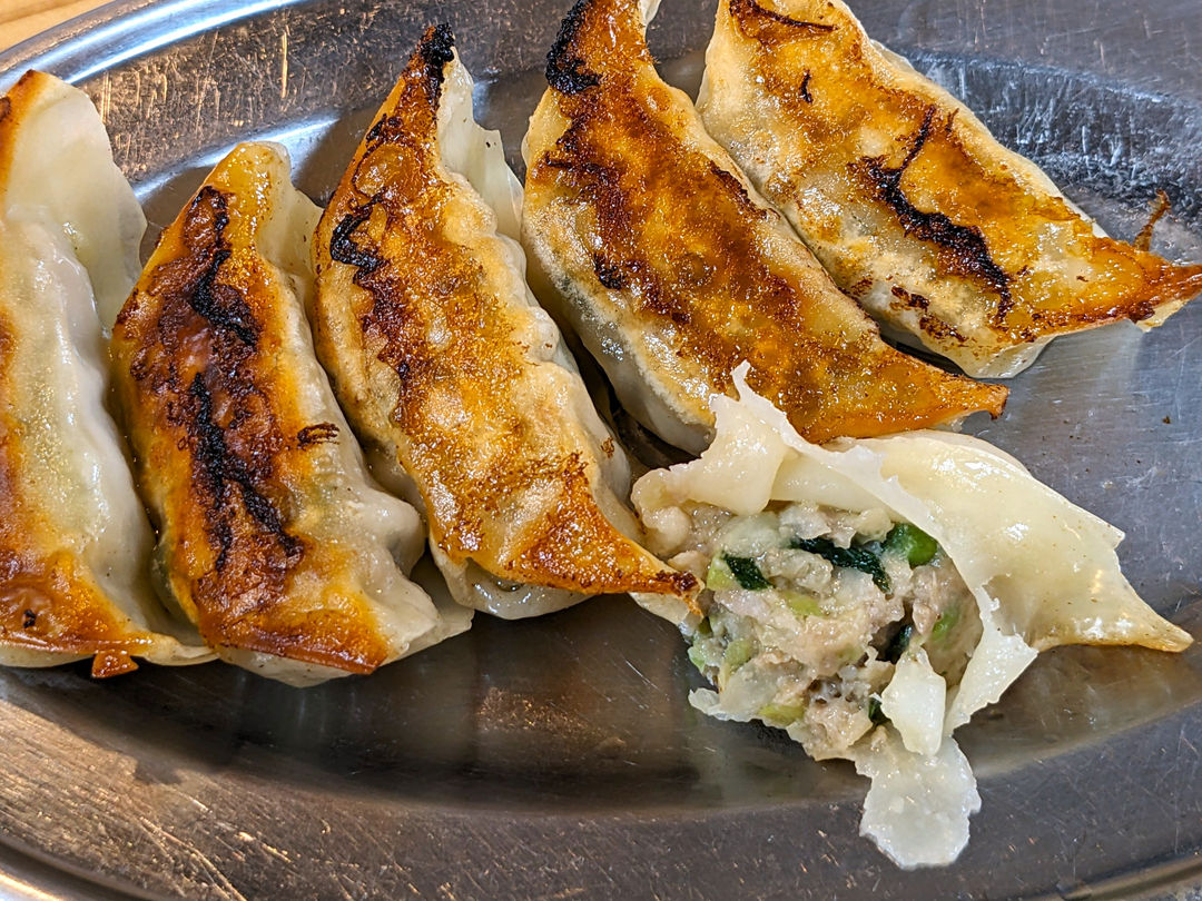 ひとくち餃子の頂 高知 にんにくギョーザ 居酒屋